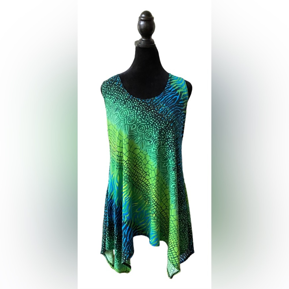 Jostar: Wild Harmony Hit Shark Bite Hem Mixed Print Blouse
